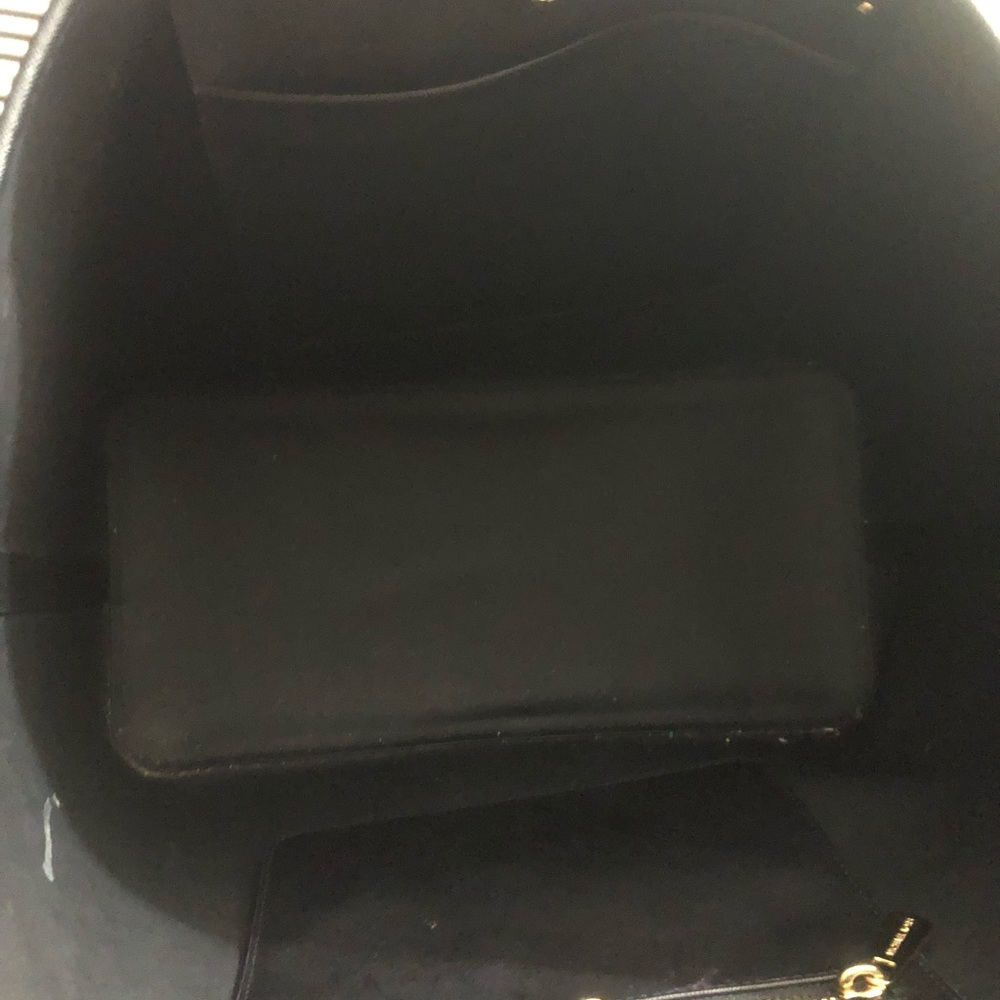 Black michael kors purse - Picture 3 of 3
